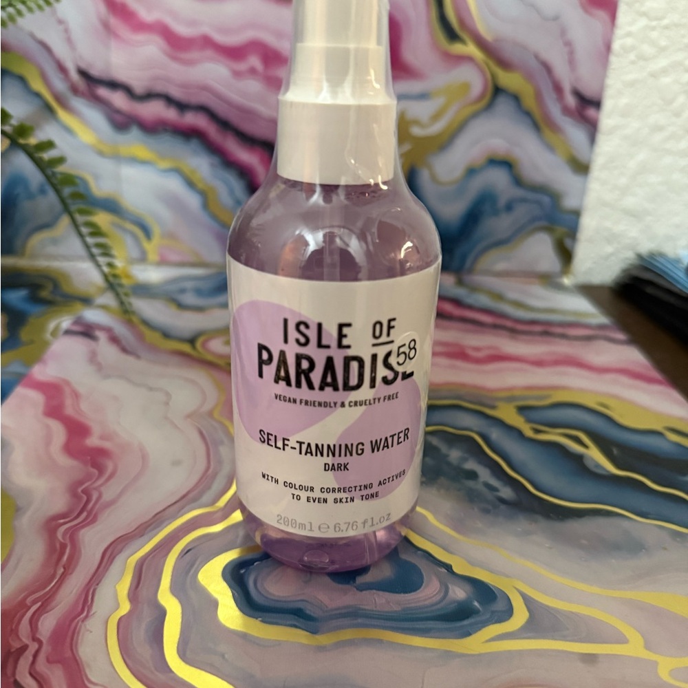 Isle of Paradise Self-Tanning Water - Dark. New/Sealed. Free Shipping